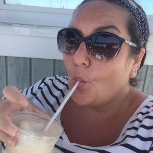 Meet your Posher, Leslie